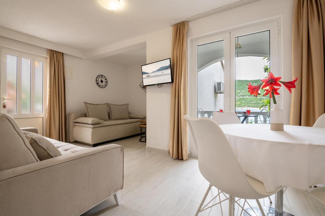 נאום Apartments Sentic מראה חיצוני תמונה